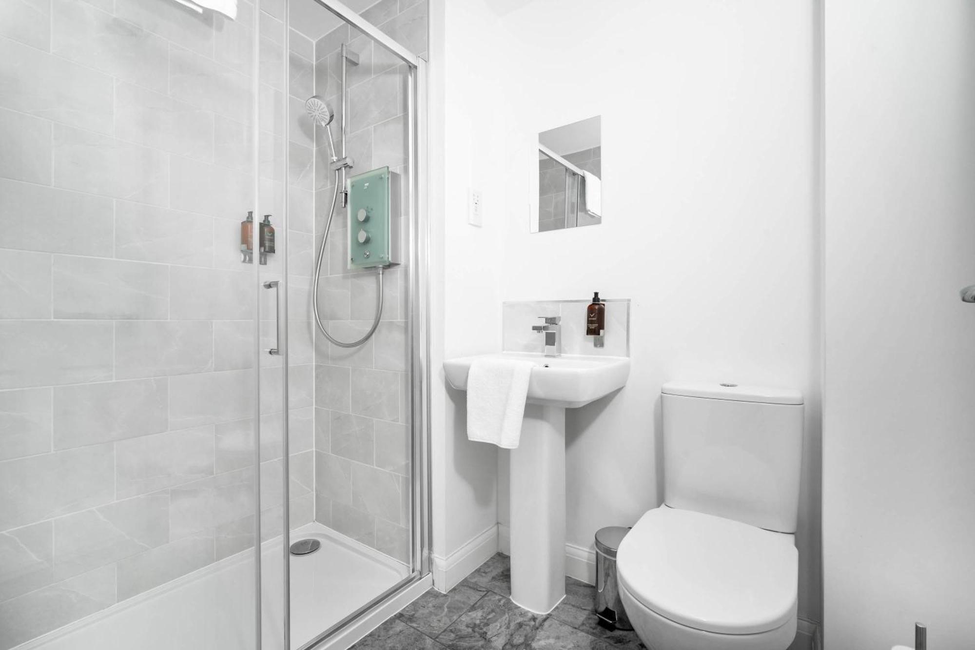 Luxury City Centre 5 Bed House With En-Suite, Bbq, On-Site Parking By Azura Nights 伯明翰 外观 照片